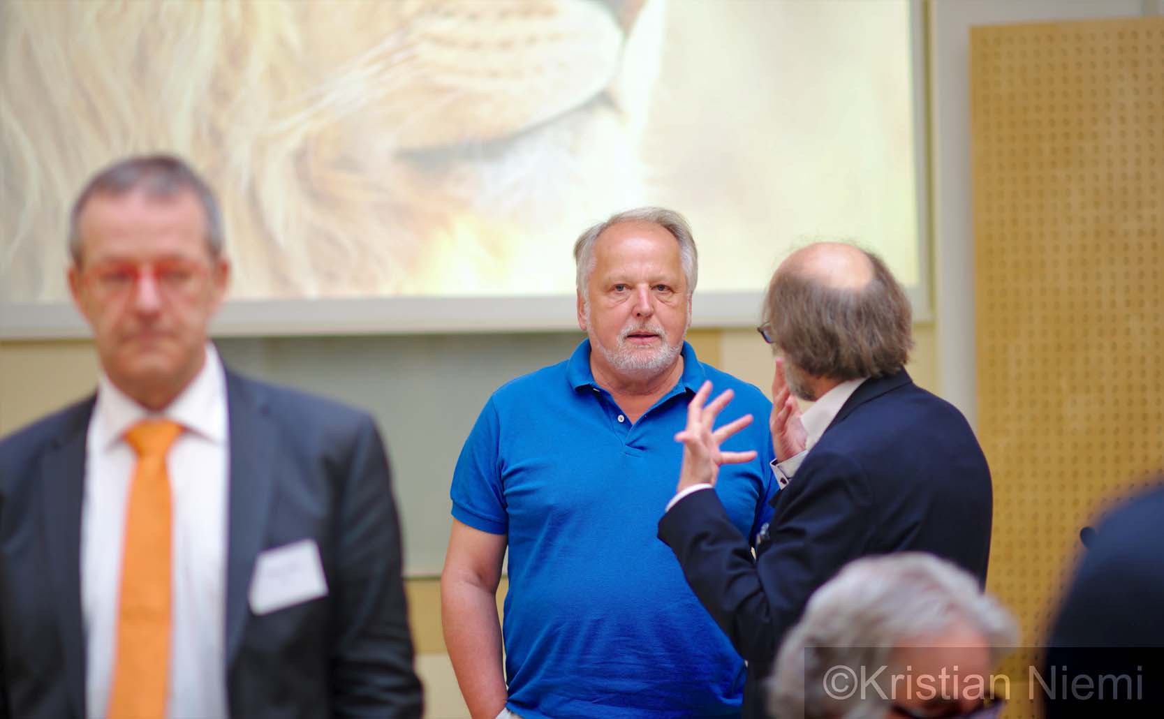 Peter Kliemann im Gespräch mit anderen Koordinatoren in Wien 2018