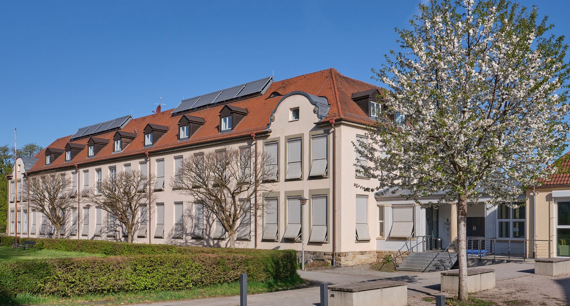 Seminargebäude im Frühling